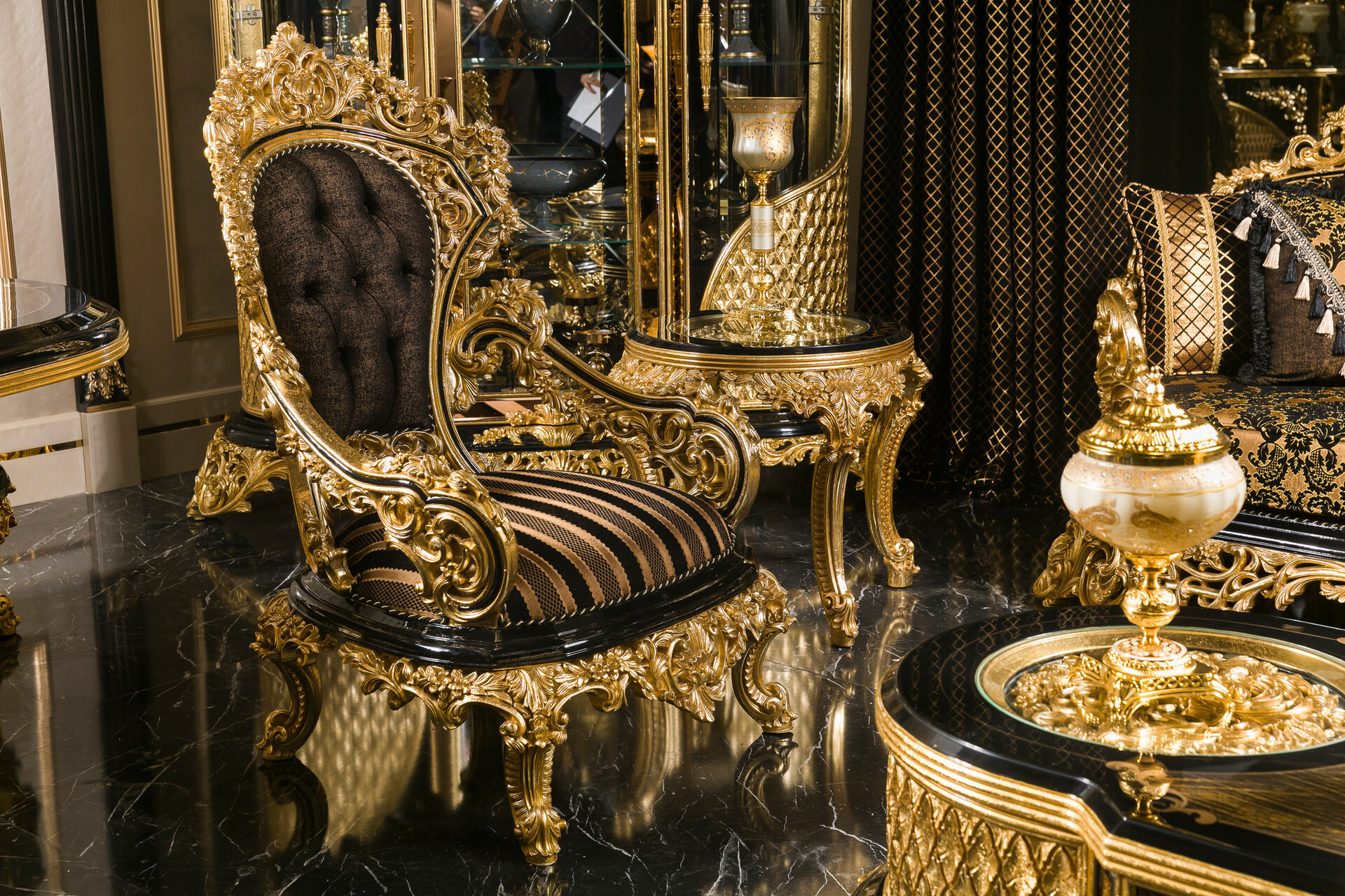Şehrazat Siyah Gold Koltuk Takımı